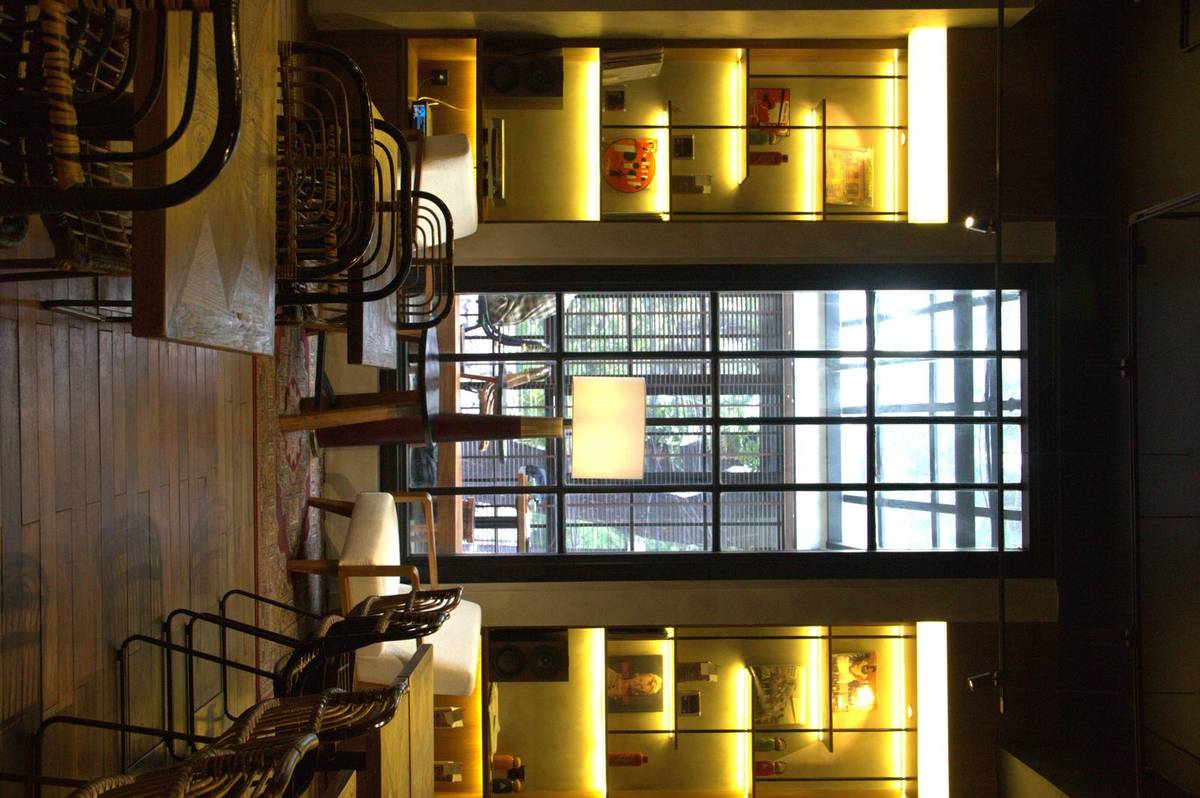 Reading Nook & Main Seating Area